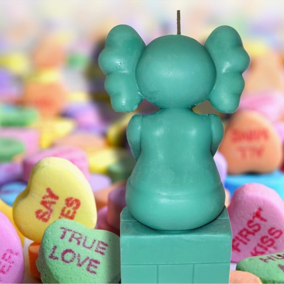 Designer Graffiti Street Art Custom Hand Poured Kaws Candle - Picture 8 of 16